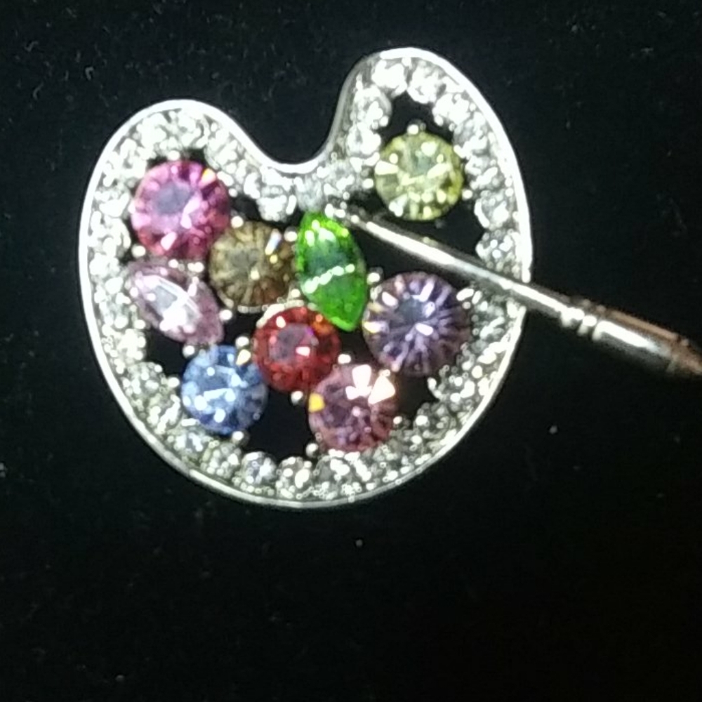 Ruccini artist pallet Crystals Pendant/ Pin